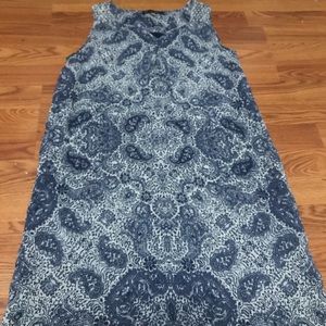 Super cute sleeveless paisley dress